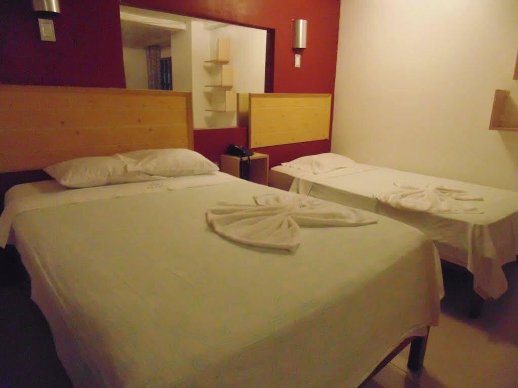 Hotel La Casona איקיטוס מראה חיצוני תמונה